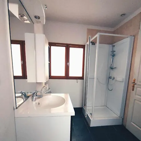 Petite Maison Avec Cour Privative